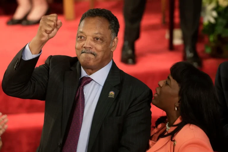 Fallece el reverendo Jesse Jackson, líder por los derechos civiles en EU